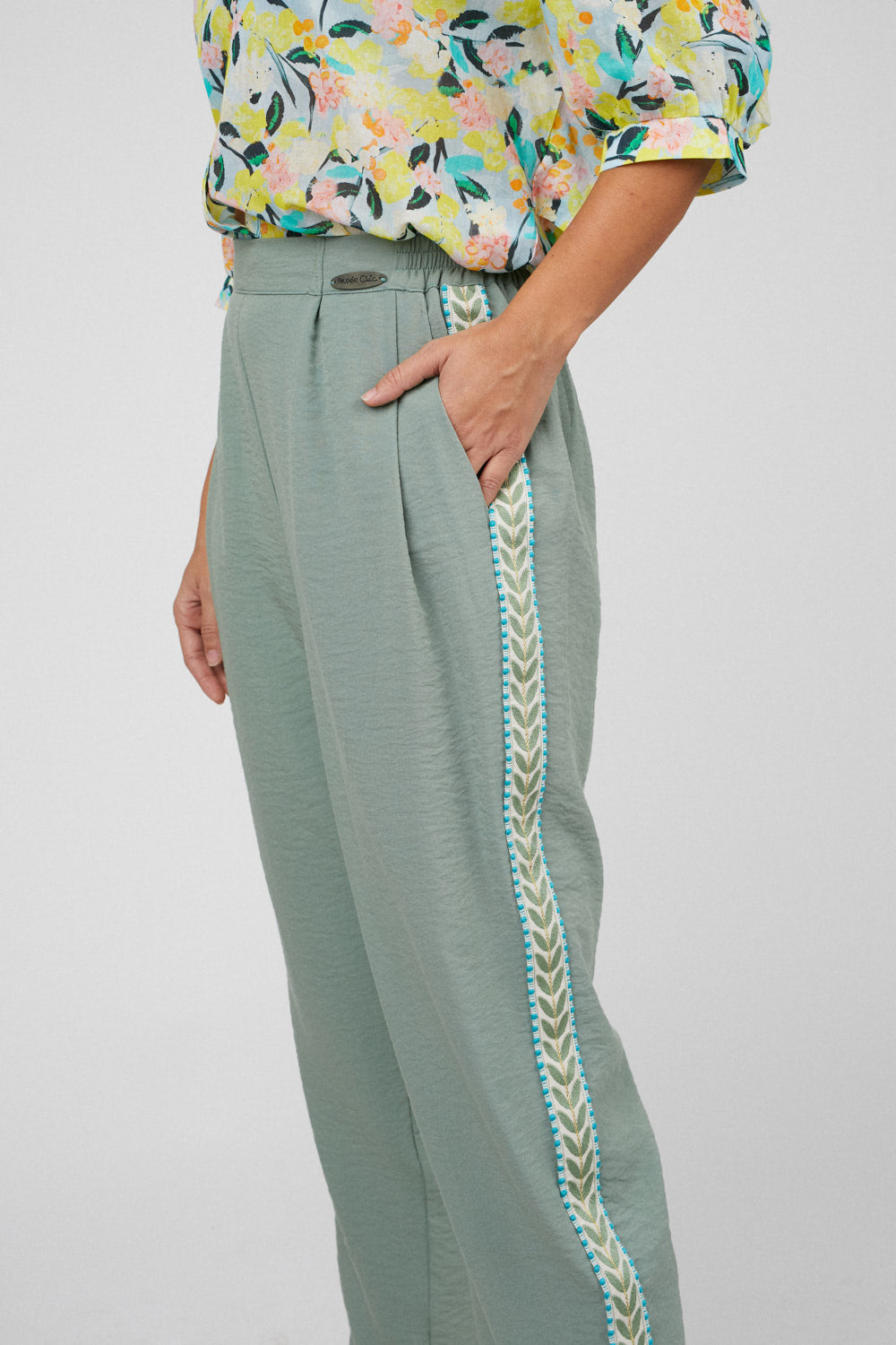 Pantalón Menta, Kaki