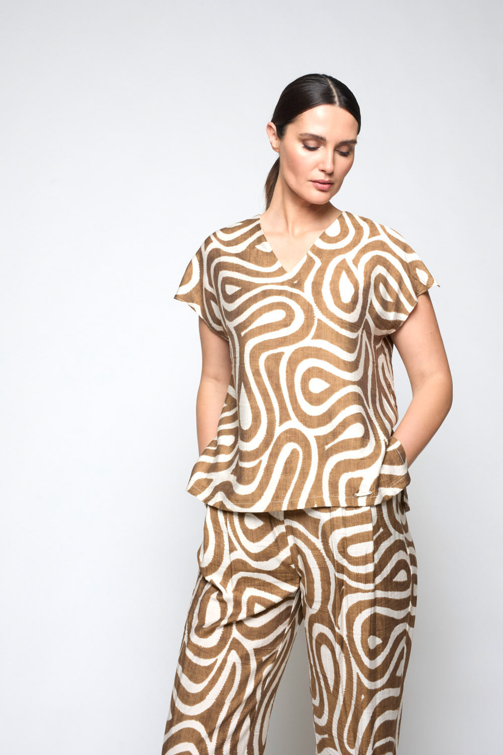 Blusa Ekilore basic Camel