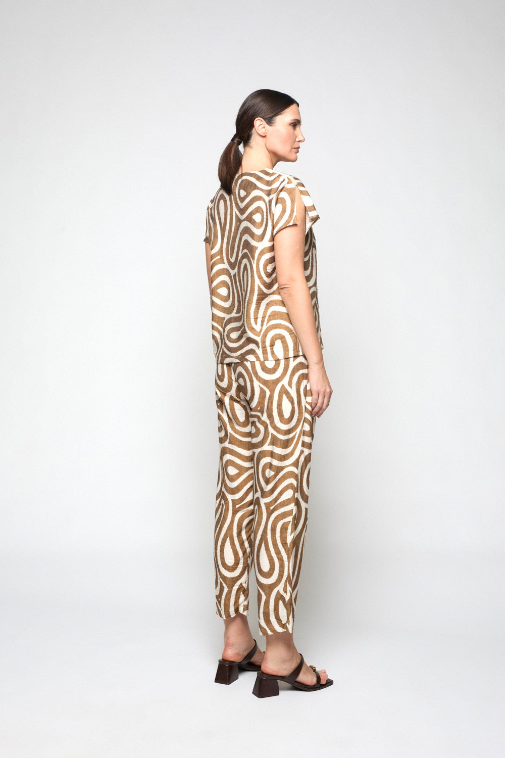 Blusa Ekilore basic Camel