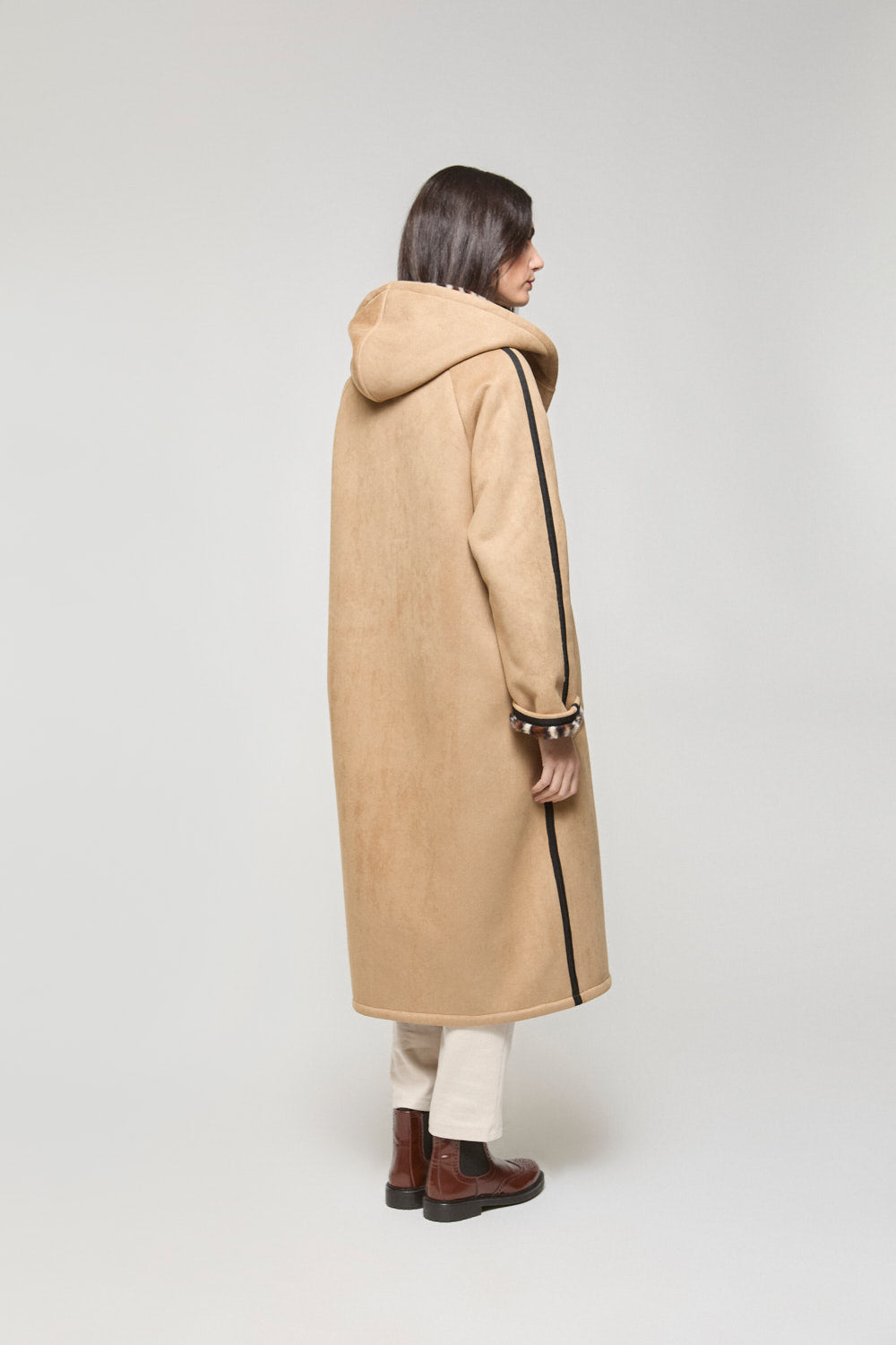 Abrigo Ziba Reversible Camel