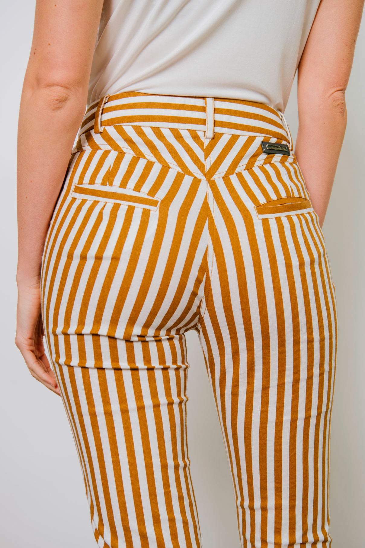 PANTALON RAYAS Camel