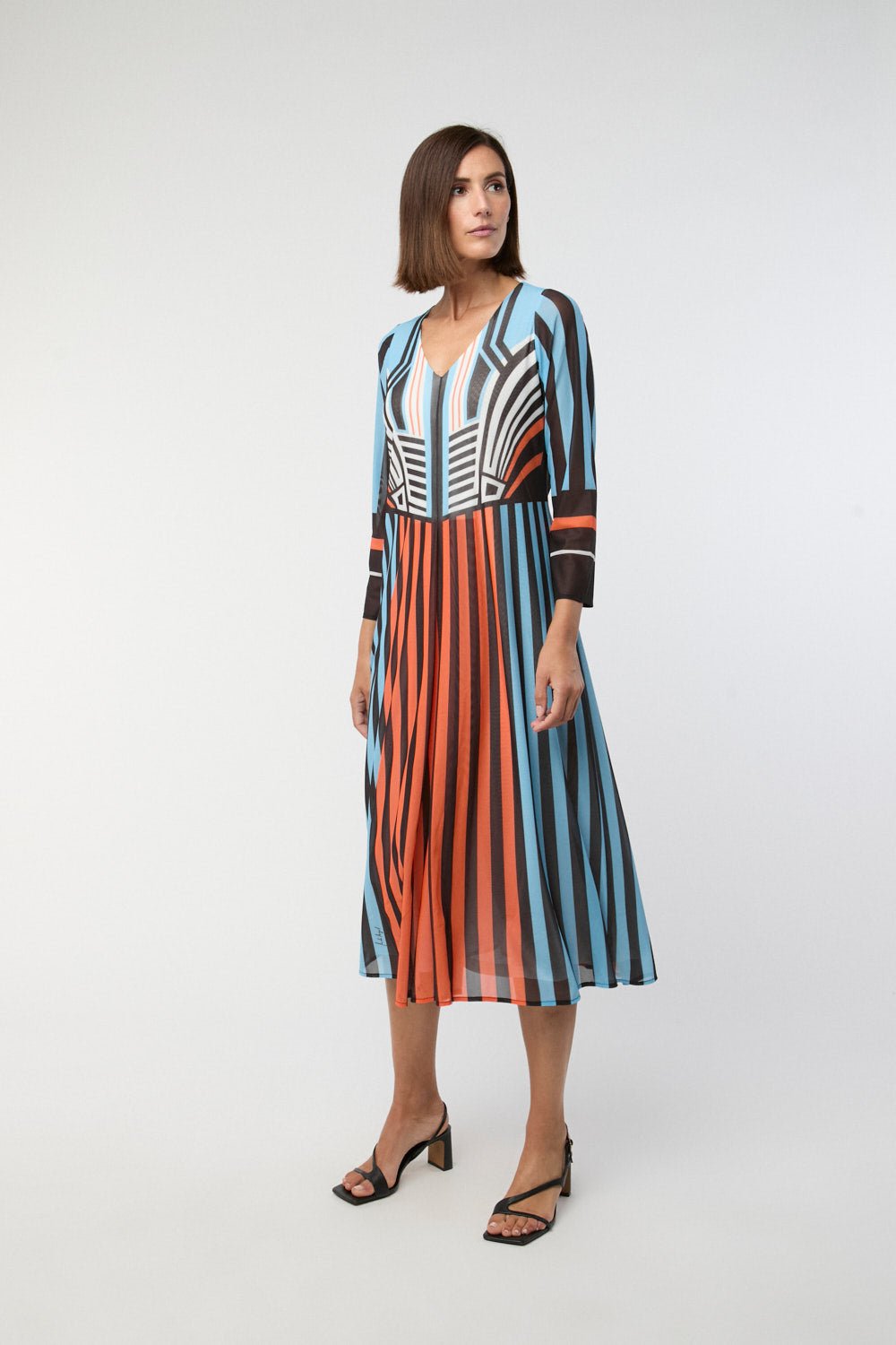 VESTIDO Y BUZOS - Mercedes de Miguel