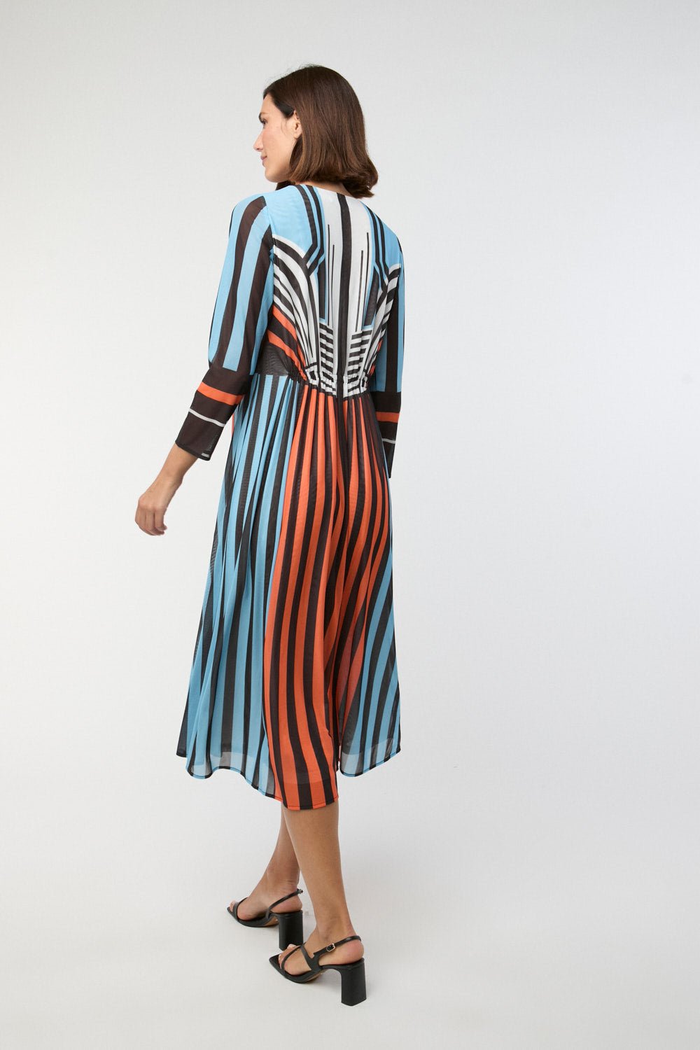 VESTIDO Y BUZOS - Mercedes de Miguel