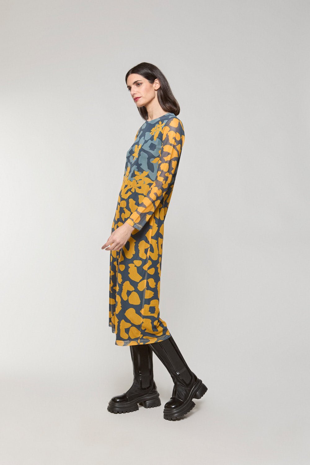 VESTIDO Y BUZOS - Mercedes de Miguel
