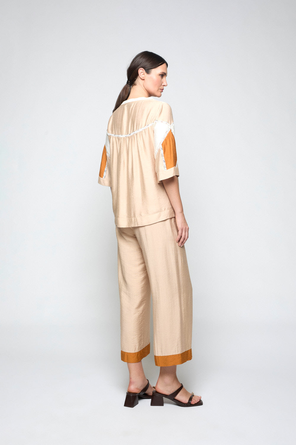 Blusón Romántico Tuliupa Topo