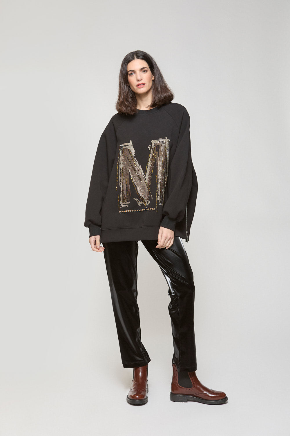 Jersey Letras Doradas Negro