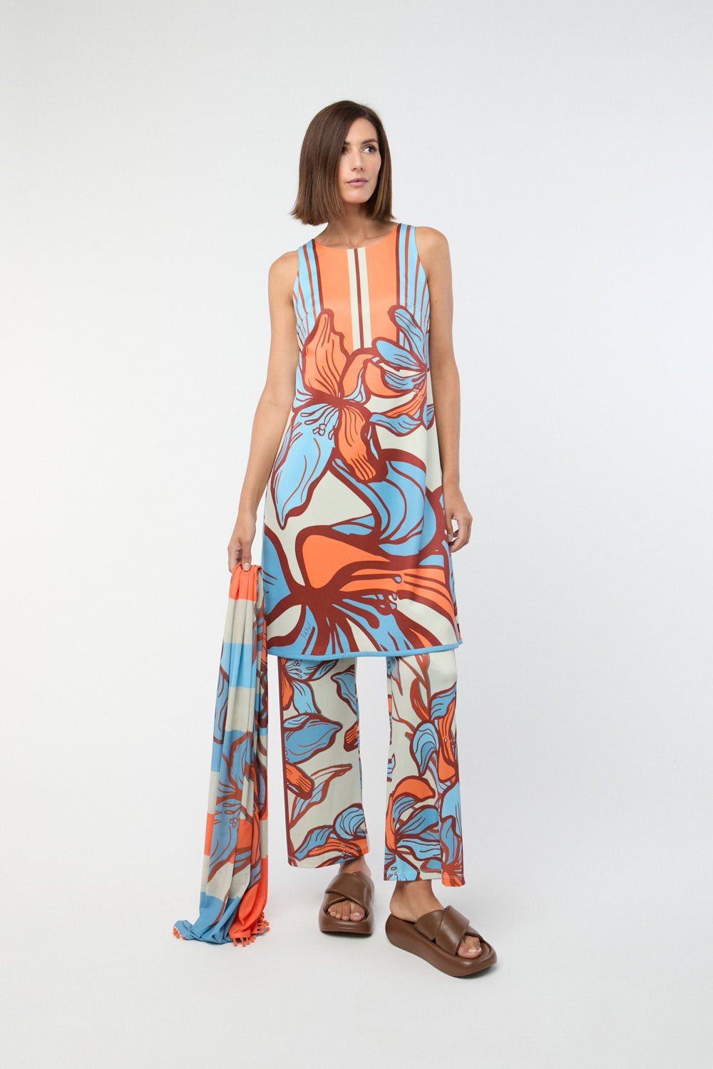 VESTIDO Y BUZOS - Mercedes de Miguel