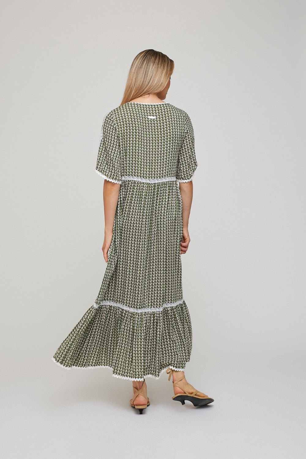 VESTIDO Y BUZOS - Mercedes de Miguel
