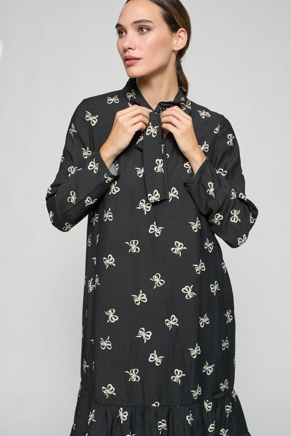 VESTIDO Y BUZOS - Mercedes de Miguel